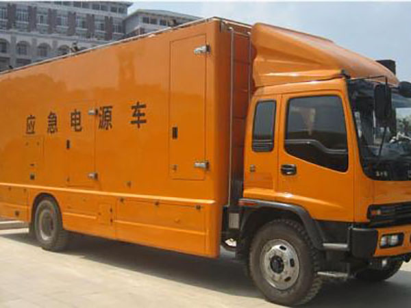 民乐冬季柴油发电机启动前，如何检查燃油系统中的积水？